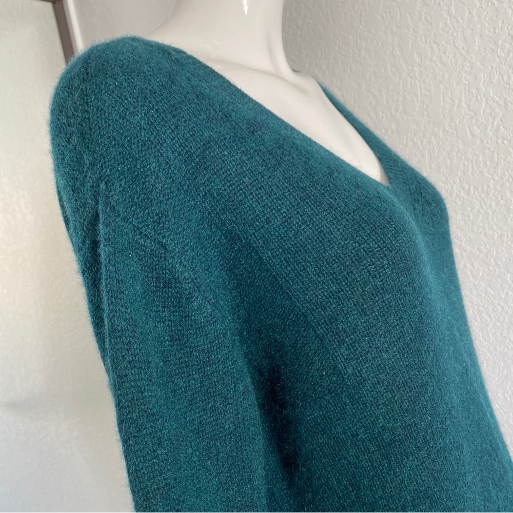 Green oversized cashmere sweater